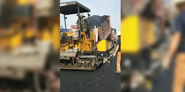 Гусеничный асфальтоукладчик GYA4500