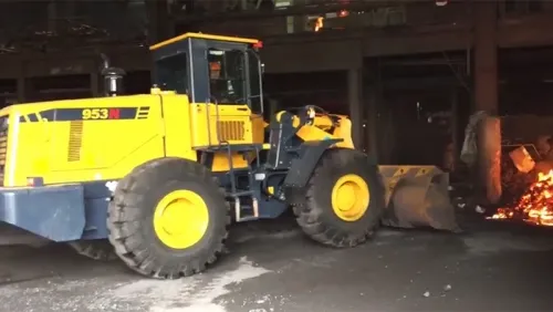Фронтальный погрузчик ZL50T для погрузки горячего шлака