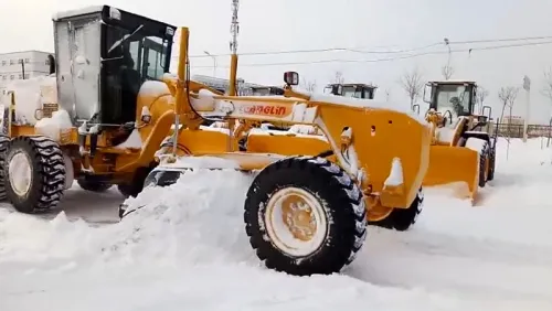 Автогрейдер PY180H для уборки снега