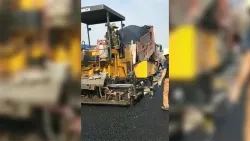 Гусеничный асфальтоукладчик GYA4500 в работе